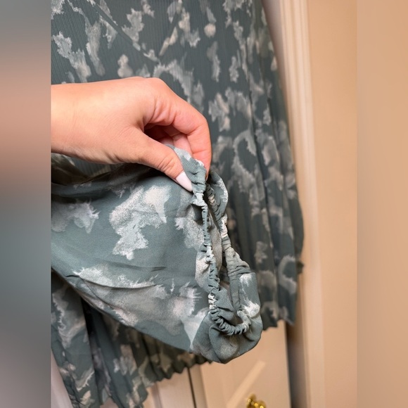 NINE WEST - Elegant Chic Business Casual Green and White Patterned Women's Top - Picture 4 of 6